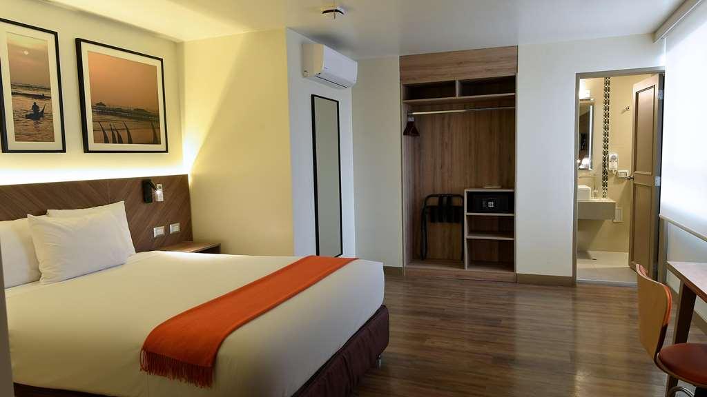 Casa Andina Standard Trujillo Plaza Hotel Стая снимка
