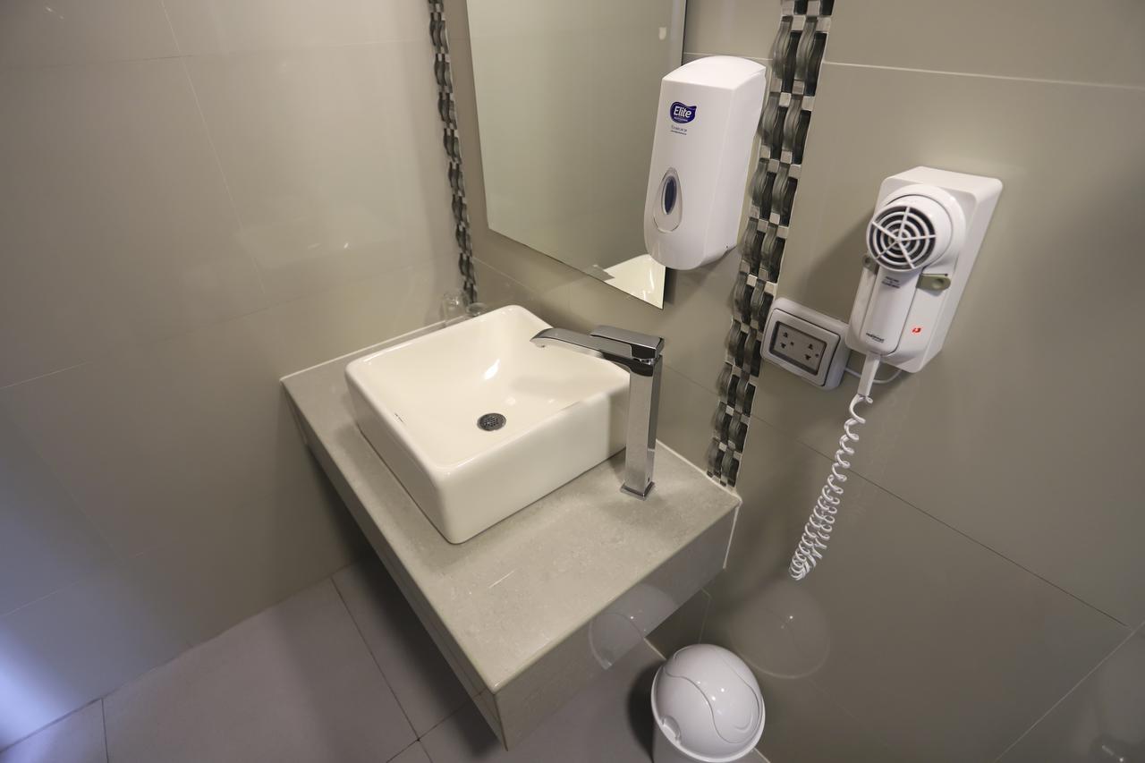 Casa Andina Standard Trujillo Plaza Hotel Екстериор снимка