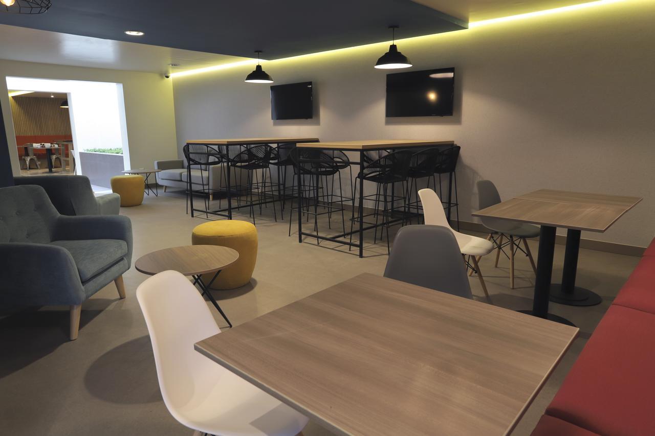 Casa Andina Standard Trujillo Plaza Hotel Екстериор снимка