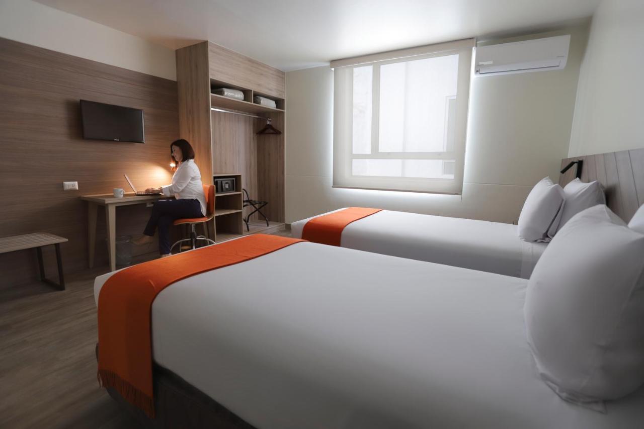 Casa Andina Standard Trujillo Plaza Hotel Екстериор снимка