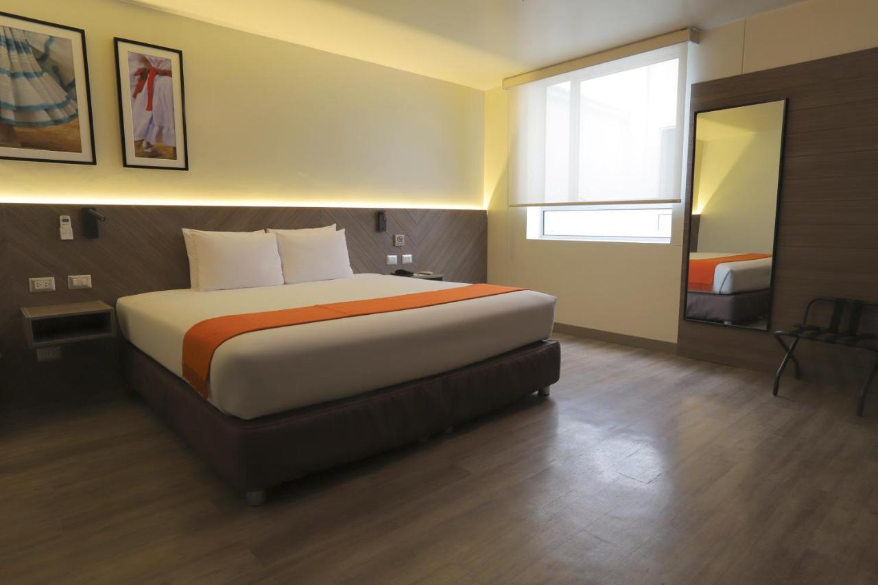 Casa Andina Standard Trujillo Plaza Hotel Екстериор снимка