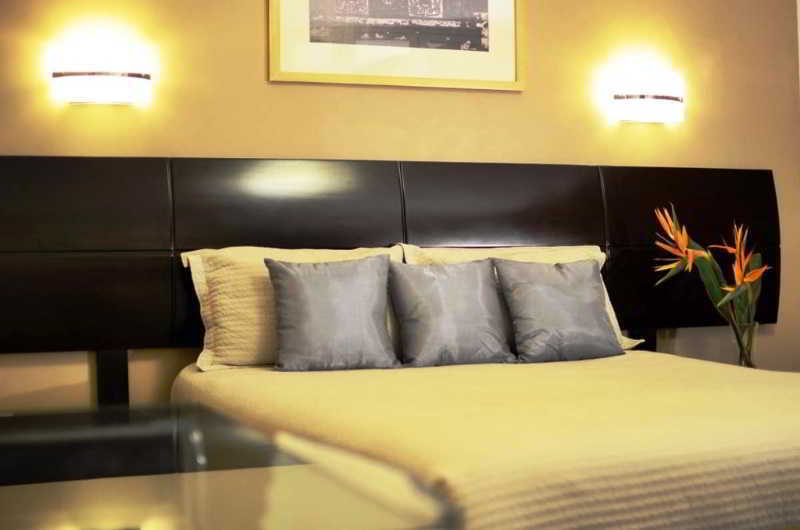 Casa Andina Standard Trujillo Plaza Hotel Екстериор снимка